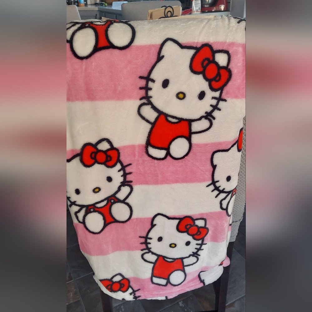 Hello Kitty striped blanket throw